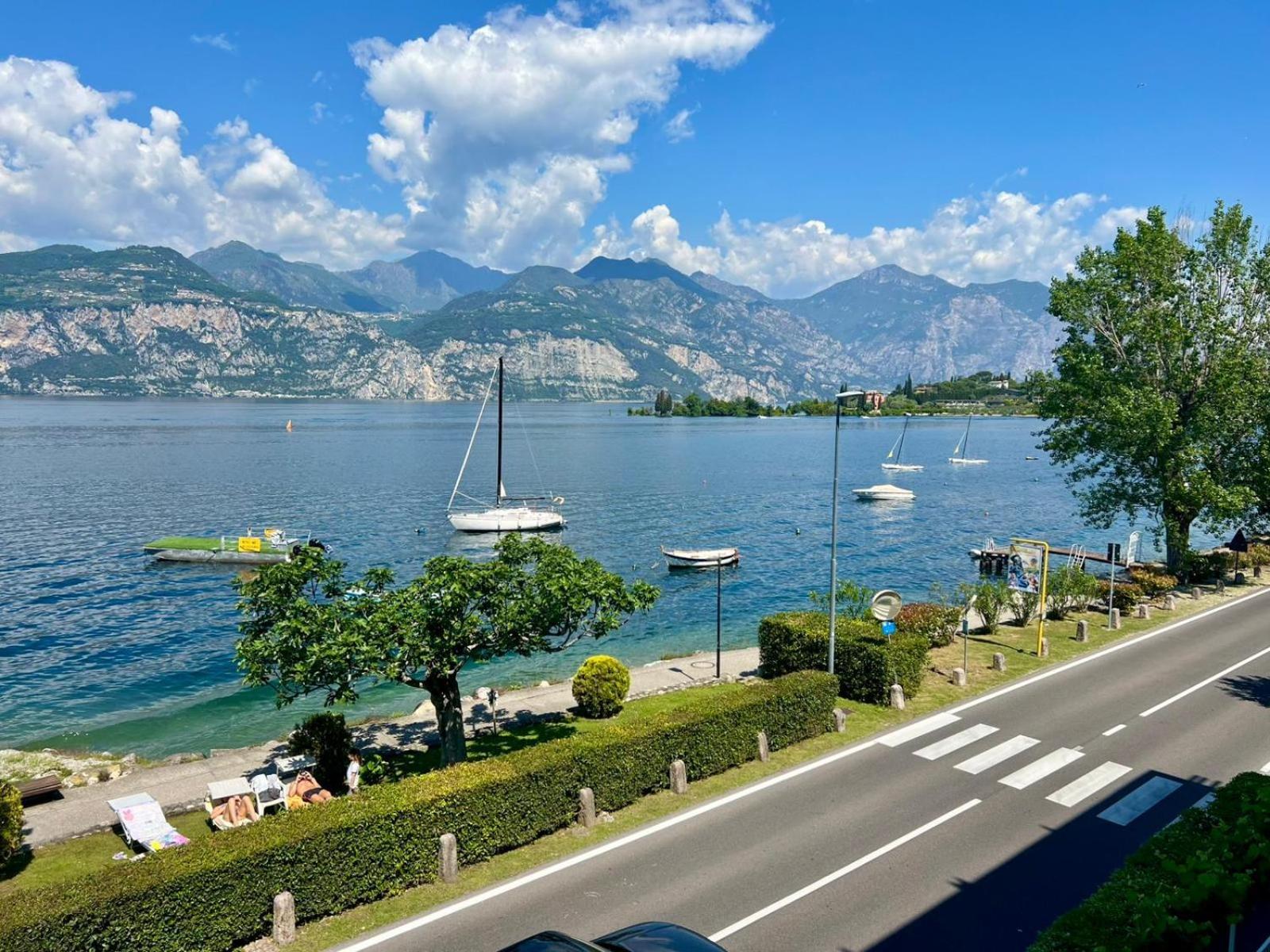 Val Di Sogno Grand View Apartment มัลเชซิเน ภายนอก รูปภาพ