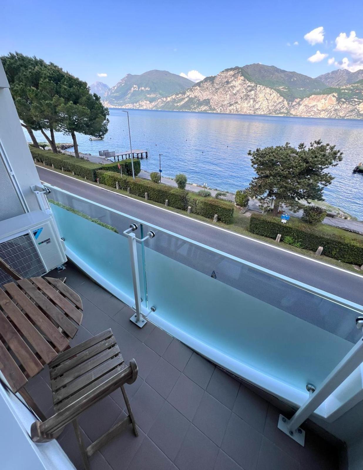 Val Di Sogno Grand View Apartment มัลเชซิเน ภายนอก รูปภาพ